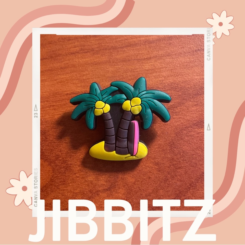 🌸5/$10 Palm Tree Jibbit / Shoe Charm